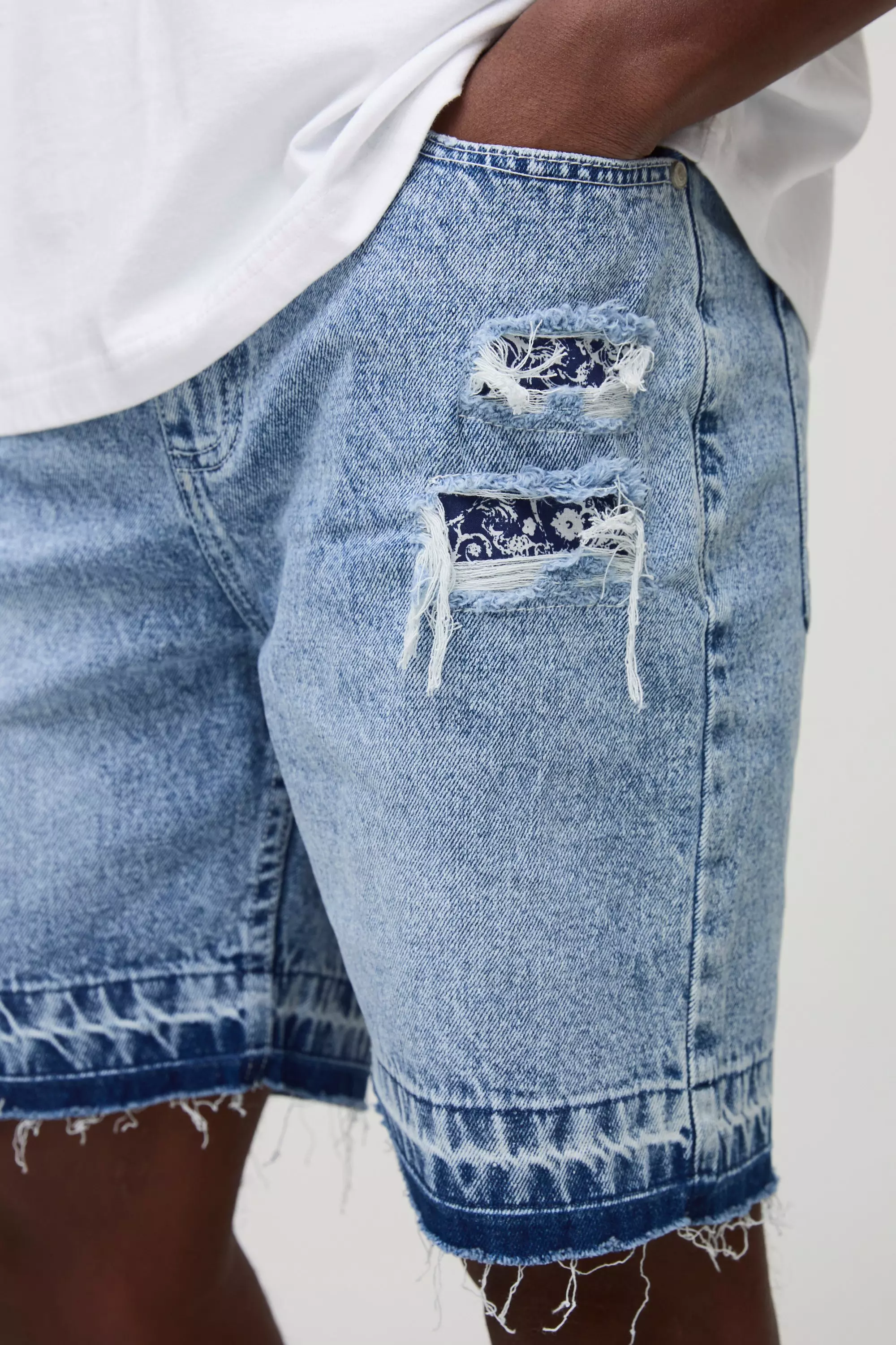 【BAON】[unisex] Non-fade Snap Button Patch Bermuda Denim Pt HEART POCKET DENIM SHORTS - Mid-blue | ZARA United States